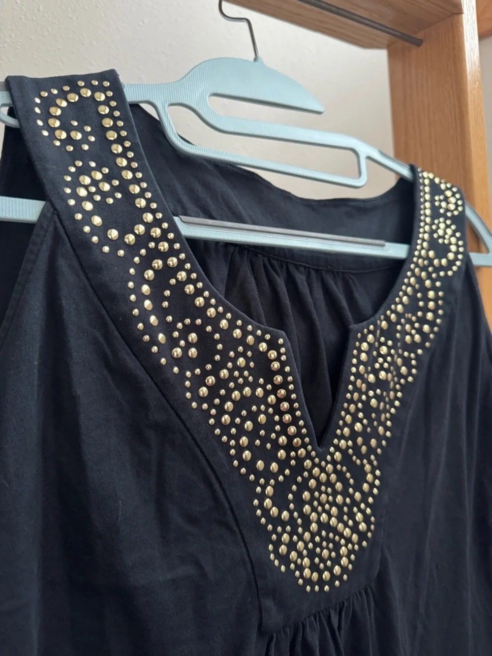 Josephine Chaus Black Sleeveless Studded V-Neck Women's Top - Picture 2 of 4